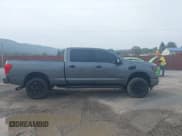 ✅ 2018 Nissan Titan Pro-4X • VIN: 1N6BA1F45JN530004 • Lot: 43327612. Wystawiony na IAAI z przebiegiem 85 529 mil. Bezpłatny archiwum sprzedaży aukcyjnych z USA i szczegółowy raport historii pojazdu na DreamBid. Zdjęcie 13.