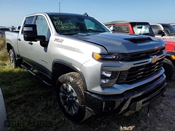 ✅ 2024 Chevrolet Silverado 2500HD Custom • VIN: 2GC1YME74R1161088 • Lot: 75397214. Wystawiony na Copart z przebiegiem Nie podano. Bezpłatny archiwum sprzedaży aukcyjnych z USA i szczegółowy raport historii pojazdu na DreamBid. Zdjęcie 4.