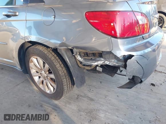 ✅ 2010 Chrysler Sebring Limited • VIN: 1C3CC5FD4AN190762 • Lot: 43442799. Wystawiony na IAAI z przebiegiem 103 618 mil. Bezpłatny archiwum sprzedaży aukcyjnych z USA i szczegółowy raport historii pojazdu na DreamBid. Zdjęcie 6.