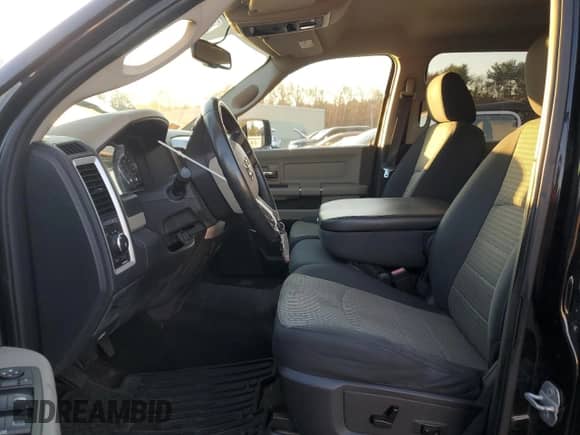 2009 Dodge 1500 Laramie z VIN 1D3HV13T89J515388, wystawiony jako Copart lot #81098194 z przebiegiem 155 025 mil mil oraz Czysty tytuł • Clean title. Historia ofert i sprzedaży dostępna na DreamBid. Obrazek 7.