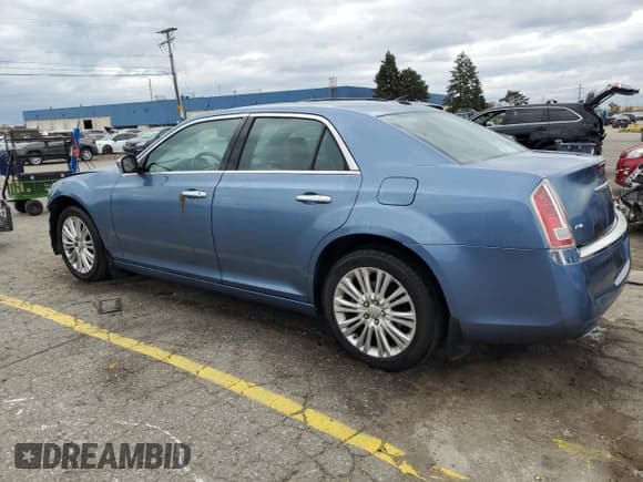 ✅ 2011 Chrysler 300 C • VIN: 2C3CK6CT6BH612156 • Lot: 90479495. Wystawiony na Copart z przebiegiem 179 247 mil. Bezpłatny archiwum sprzedaży aukcyjnych z USA i szczegółowy raport historii pojazdu na DreamBid. Zdjęcie 2.