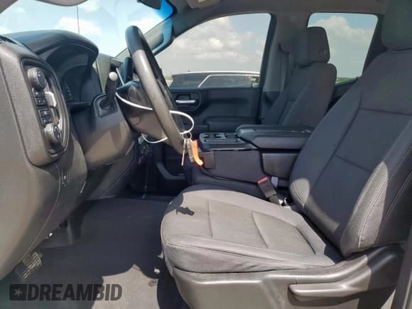 ✅ 2019 Chevrolet Silverado 1500 Custom • VIN: 1GCRYBEF3KZ227027 • Lot: 61665675. Wystawiony na Copart z przebiegiem 52 838 mil. Bezpłatny archiwum sprzedaży aukcyjnych z USA i szczegółowy raport historii pojazdu na DreamBid. Zdjęcie 7.