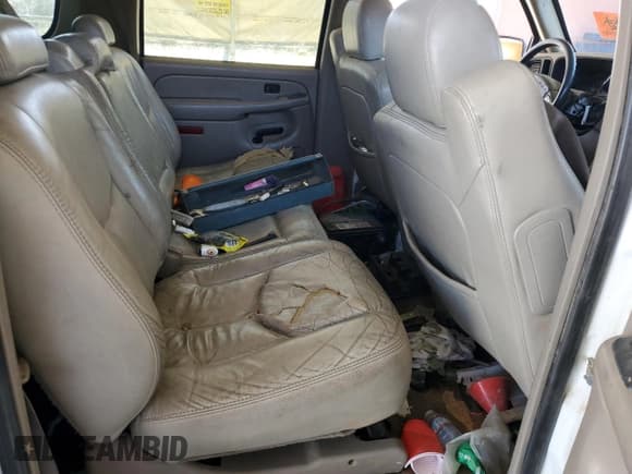 ✅ 2004 Chevrolet Suburban LT • VIN: 3GNEC16T34G185769 • Лот: 56181735. Опубликован ранее на Copart с пробегом 333 159 миль. Бесплатный доступ к архиву аукционных продаж из США и подробный отчёт об истории автомобиля на DreamBid. Изображение 11.