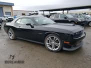 ✅ 2022 Dodge Challenger R/T • VIN: 2C3CDZBT4NH122283 • Lot: 45410993. Wystawiony na Copart z przebiegiem 25 799 mil. Bezpłatny archiwum sprzedaży aukcyjnych z USA i szczegółowy raport historii pojazdu na DreamBid. Zdjęcie 4.