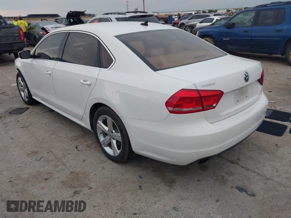 ✅ 2014 Volkswagen Passat SE • VIN: 1VWBS7A34EC079454 • Лот: 42188924. Опубликован ранее на IAAI с пробегом 81 621 миль. Бесплатный доступ к архиву аукционных продаж из США и подробный отчёт об истории автомобиля на DreamBid. Изображение 3.