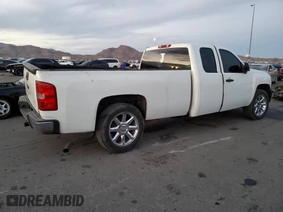 2008 Chevrolet Silverado 1500 Work Truck with VIN 1GCEC19J98E149195, listed as a Copart auction lot 76108364 with 179,708 mi miles and Salvage title. Bid and sale history available at DreamBid. Image 3.