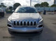 ✅ 2018 Jeep Cherokee Latitude • VIN: 1C4PJLCXXJD533604 • Lot: 84954615. Wystawiony na Copart z przebiegiem 94 579 mil. Bezpłatny archiwum sprzedaży aukcyjnych z USA i szczegółowy raport historii pojazdu na DreamBid. Zdjęcie 5.