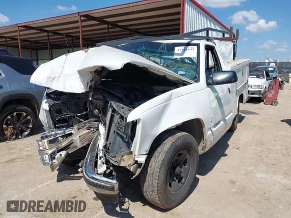 ✅ 1999 Chevrolet Silverado 2500 • VIN: 1GCGC24R8XR707587 • Лот: 43312643. Опубликован ранее на IAAI с пробегом 132 286 миль. Бесплатный доступ к архиву аукционных продаж из США и подробный отчёт об истории автомобиля на DreamBid. Изображение 2.