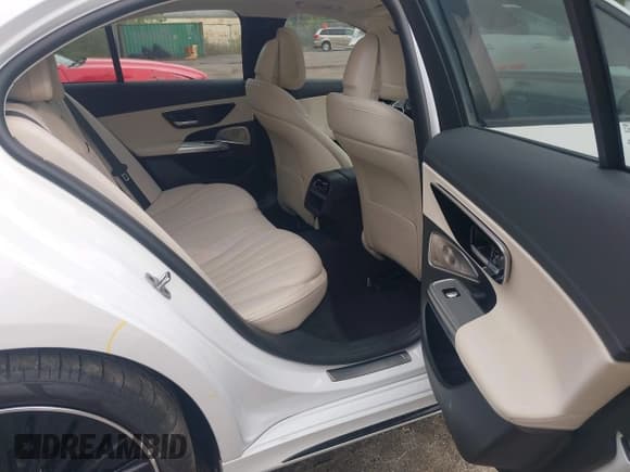 ✅ 2024 Mercedes-Benz E 350 • VIN: W1KLF4HB7RA010000 • Лот: 43330987. Опубликован ранее на IAAI с пробегом 11 904 миль. Бесплатный доступ к архиву аукционных продаж из США и подробный отчёт об истории автомобиля на DreamBid. Изображение 8.