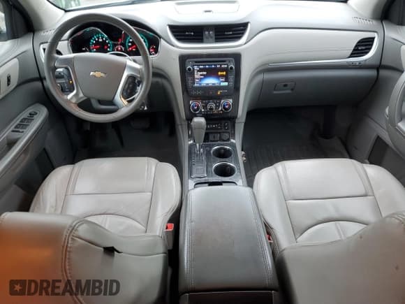 ✅ 2015 Chevrolet Traverse LT • VIN: 1GNKRHKD3FJ235953 • Lot: 57267914. Wystawiony na Copart z przebiegiem 110 417 mil. Bezpłatny archiwum sprzedaży aukcyjnych z USA i szczegółowy raport historii pojazdu na DreamBid. Zdjęcie 8.