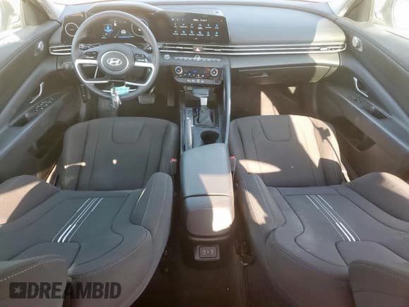 ✅ 2024 Hyundai Elantra SEL • VIN: KMHLM4DG0RU852222 • Lot: 67908585. Wystawiony na Copart z przebiegiem 4 724 mil. Bezpłatny archiwum sprzedaży aukcyjnych z USA i szczegółowy raport historii pojazdu na DreamBid. Zdjęcie 8.