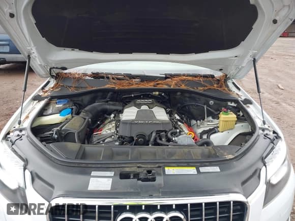 ✅ 2015 Audi Q7 Premium Plus • VIN: WA1LGAFE5FD032522 • Lot: 43881461. Wystawiony na IAAI z przebiegiem 126 634 mil. Bezpłatny archiwum sprzedaży aukcyjnych z USA i szczegółowy raport historii pojazdu na DreamBid. Zdjęcie 10.