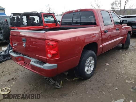 2007 Dodge Dakota SLT z VIN 1D7HE48K57S262960, wystawiony jako Copart lot #79107713 z przebiegiem 187 678 mil mil oraz Nie do naprawy • Non repairable. Historia ofert i sprzedaży dostępna na DreamBid. Obrazek 3.