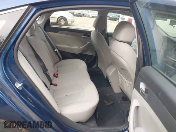 2019 Hyundai Sonata SE с VIN 5NPE24AF1KH796435, выставлен на аукционе IAAI как лот 43561214 с пробегом 107 611 миль миль и . История ставок и продаж доступна на DreamBid. Изображение 8.