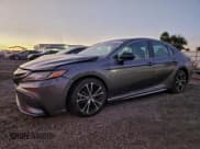 ✅ 2019 Toyota Camry SE • VIN: 4T1B11HK4KU197568 • Лот: 95949875. Опубликован ранее на Copart с пробегом 72 711 миль. Бесплатный доступ к архиву аукционных продаж из США и подробный отчёт об истории автомобиля на DreamBid. Изображение 1.