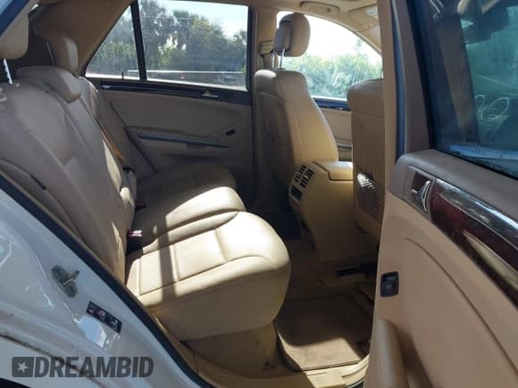 ✅ 2010 Mercedes-Benz M 350 • VIN: 4JGBB5GB6AA539477 • Lot: 43900199. Listed on IAAI with 98,752 mi. Free auction sales archive from the USA and detailed vehicle history report at DreamBid. Image 8.