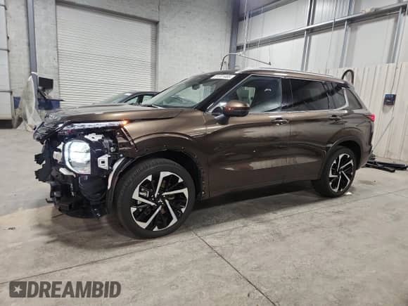 2024 Mitsubishi Outlander SEL with VIN JA4J4WA82RZ073843, listed as a Copart auction lot 81331465 with 10,233 mi miles and Salvage title. Bid and sale history available at DreamBid. Image 1.