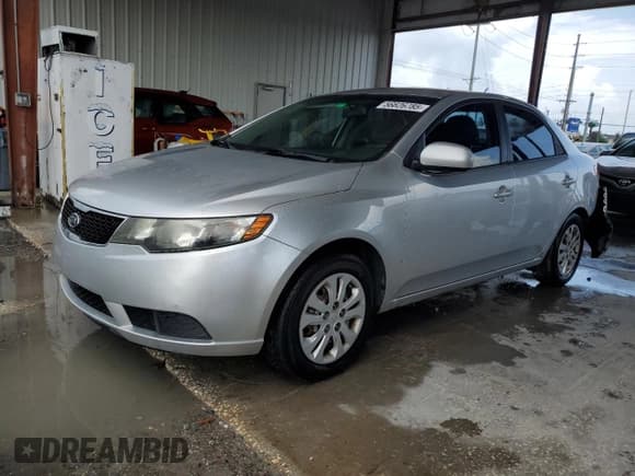 ✅ 2011 Kia Forte LX • VIN: KNAFT4A28B5456758 • Лот: 56826785. Опубликован ранее на Copart с пробегом 173 017 миль. Бесплатный доступ к архиву аукционных продаж из США и подробный отчёт об истории автомобиля на DreamBid. Изображение 1.