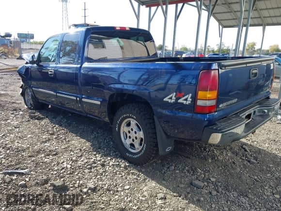 ✅ 2001 Chevrolet Silverado 1500 LS • VIN: 2GCEK19VX11378675 • Lot: 43491061. Wystawiony na IAAI z przebiegiem Nie podano mil. Skorzystaj z bezpłatnego archiwum sprzedaży aukcyjnych z USA i zobacz szczegółowy raport historii pojazdu na DreamBid. Zdjęcie 3.
