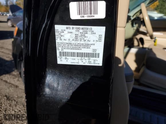 ✅ 2009 Ford Escape XLT • VIN: 1FMCU93G89KB95633 • Lot: 93309725. Listed on Copart with 111,566 mi. Free auction sales archive from the USA and detailed vehicle history report at DreamBid. Image 14.