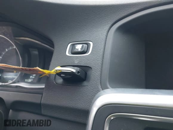 ✅ 2016 Volvo V60 T5 Drive-E Premier • VIN: YV140MEK4G1296965 • Lot: 43745069. Listed on IAAI with 87,737 mi. Free auction sales archive from the USA and detailed vehicle history report at DreamBid. Image 11.