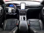 ✅ 2020 Ford Explorer ST • VIN: 1FM5K8GC5LGB06028 • Lot: 91880175. Wystawiony na Copart z przebiegiem 90 646 mil. Bezpłatny archiwum sprzedaży aukcyjnych z USA i szczegółowy raport historii pojazdu na DreamBid. Zdjęcie 8.