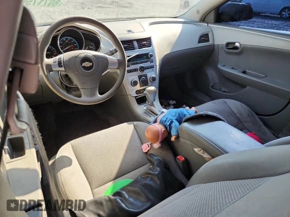 ✅ 2009 Chevrolet Malibu 1LS • VIN: 1G1ZG57B894197005 • Lot: 80717595. Wystawiony na Copart z przebiegiem 195 568 mil. Bezpłatny archiwum sprzedaży aukcyjnych z USA i szczegółowy raport historii pojazdu na DreamBid. Zdjęcie 8.