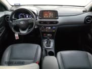 ✅ 2018 Hyundai Kona Limited • VIN: KM8K33A50JU105431 • Лот: 41850444. Опубликован ранее на Copart с пробегом 94 225 миль. Бесплатный доступ к архиву аукционных продаж из США и подробный отчёт об истории автомобиля на DreamBid. Изображение 8.