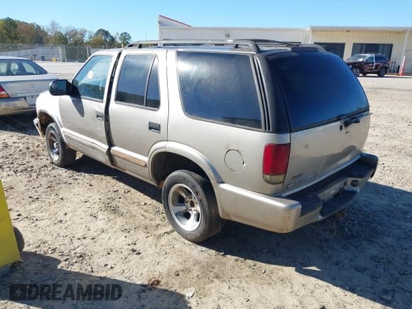 ✅ 2004 Chevrolet Blazer LS • VIN: 1GNCS13XX4K169093 • Lot: 43520737. Listed on IAAI with Not provided. Free auction sales archive from the USA and detailed vehicle history report at DreamBid. Image 3.