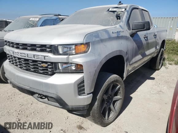✅ 2019 Chevrolet Silverado 1500 Custom • VIN: 1GCRYBEF4KZ388311 • Лот: 83715884. Опубликован ранее на Copart с пробегом 80 984 миль. Бесплатный доступ к архиву аукционных продаж из США и подробный отчёт об истории автомобиля на DreamBid. Изображение 1.