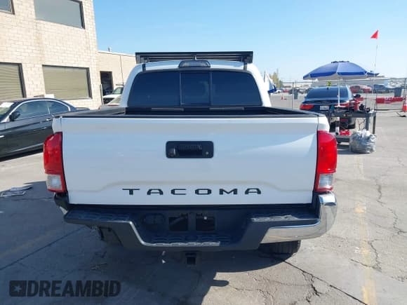 ✅ 2016 Toyota Tacoma SR5 • VIN: 3TMAZ5CN0GM021646 • Lot: 43562002. Listed on IAAI with 77,933 mi. Free auction sales archive from the USA and detailed vehicle history report at DreamBid. Image 17.
