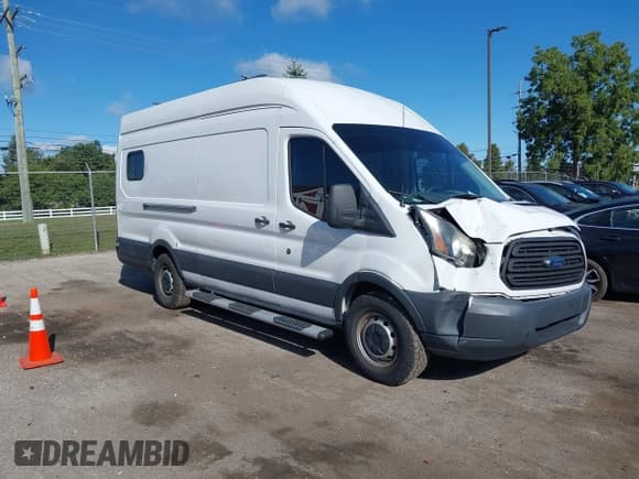 ✅ 2016 Ford Transit Cargo • VIN: 1FTYR3XM3GKA11933 • Lot: 43051661. Wystawiony na IAAI z przebiegiem 65 767 mil. Bezpłatny archiwum sprzedaży aukcyjnych z USA i szczegółowy raport historii pojazdu na DreamBid. Zdjęcie 1.