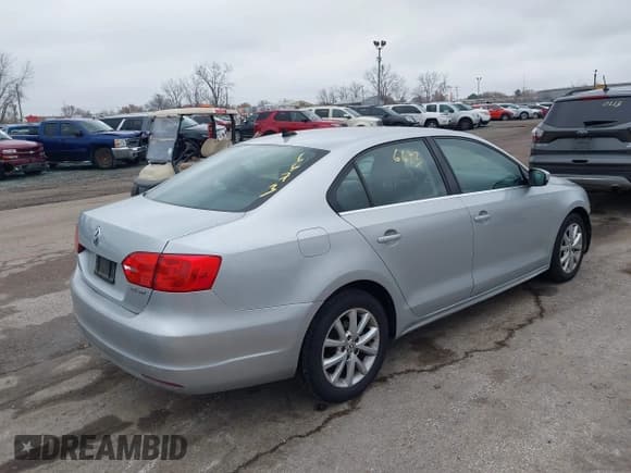 ✅ 2013 Volkswagen Jetta SE • VIN: 3VWDX7AJ4DM455060 • Лот: 43676673. Опубликован ранее на IAAI с пробегом 146 825 миль. Бесплатный доступ к архиву аукционных продаж из США и подробный отчёт об истории автомобиля на DreamBid. Изображение 4.