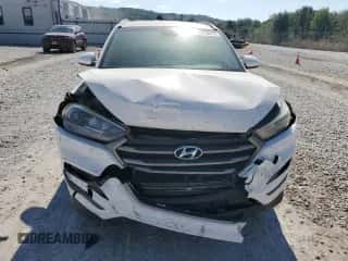 2016 Hyundai Tucson SE z VIN KM8J33A43GU144669, wystawiony jako Copart lot #85768415 z przebiegiem 133 437 mil mil oraz Czysty tytuł • Clean title. Historia ofert i sprzedaży dostępna na DreamBid. Obrazek 5.