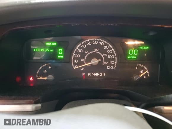 ✅ 2004 Lincoln Town Car Ultimate • VIN: 1LNHM83W24Y629266 • Lot: 92449415. Listed on Copart with 119,191 mi. Free auction sales archive from the USA and detailed vehicle history report at DreamBid. Image 9.