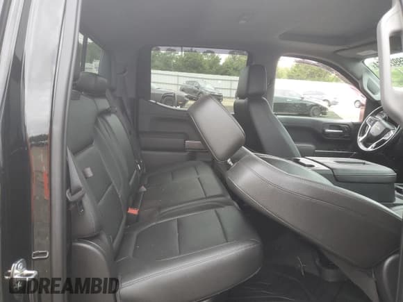 ✅ 2019 Chevrolet Silverado 1500 LTZ • VIN: 3GCUYGED1KG199931 • Lot: 69925864. Wystawiony na Copart z przebiegiem 28 884 mil. Bezpłatny archiwum sprzedaży aukcyjnych z USA i szczegółowy raport historii pojazdu na DreamBid. Zdjęcie 10.