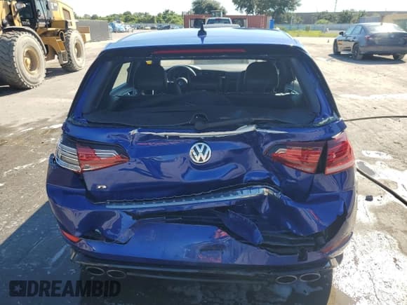 ✅ 2019 Volkswagen Golf R • VIN: WVWWA7AU0KW133357 • Lot: 83864445. Wystawiony na Copart z przebiegiem 58 335 mil. Bezpłatny archiwum sprzedaży aukcyjnych z USA i szczegółowy raport historii pojazdu na DreamBid. Zdjęcie 6.