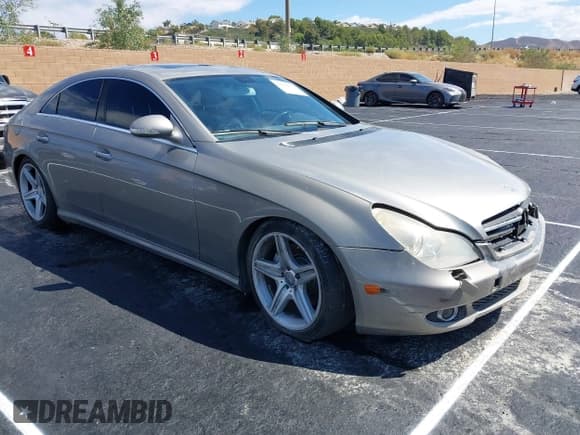 ✅ 2006 Mercedes-Benz CLS 500 • VIN: WDDDJ75X26A059136 • Lot: 42278375. Wystawiony na IAAI z przebiegiem 165 760 mil. Bezpłatny archiwum sprzedaży aukcyjnych z USA i szczegółowy raport historii pojazdu na DreamBid. Zdjęcie 1.