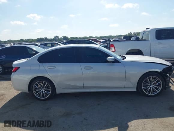 ✅ 2023 BMW 3 Series 330i • VIN: 3MW69FF08P8D23638 • Lot: 42609283. Wystawiony na IAAI z przebiegiem 30 020 mil. Bezpłatny archiwum sprzedaży aukcyjnych z USA i szczegółowy raport historii pojazdu na DreamBid. Zdjęcie 14.