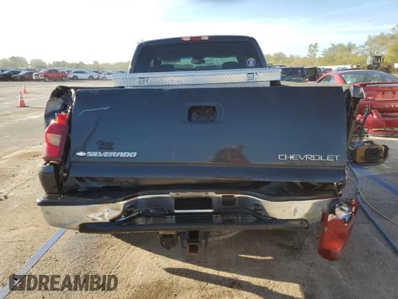 ✅ 2003 Chevrolet Silverado 1500 LS • VIN: 2GCEK19T331214881 • Лот: 74048454. Опубликован ранее на Copart с пробегом 235 221 миль. Бесплатный доступ к архиву аукционных продаж из США и подробный отчёт об истории автомобиля на DreamBid. Изображение 6.