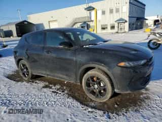 2024 Dodge Hornet R/T z VIN ZACPDFCW3R3A11174, wystawiony jako Copart lot #88537435 z przebiegiem 57 652 mil mil oraz Szkoda całkowita • Salvage title. Historia ofert i sprzedaży dostępna na DreamBid. Obrazek 4.