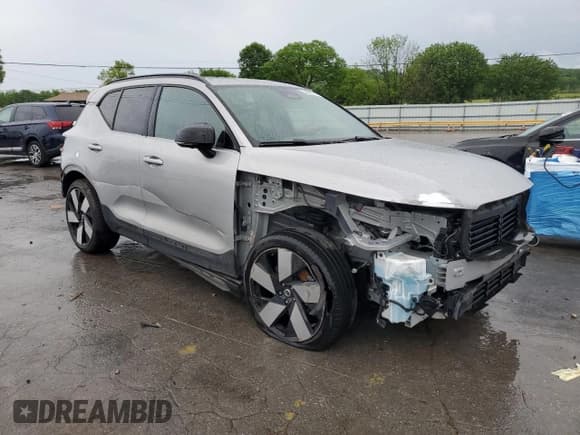 ✅ 2023 Volvo XC40 Ultimate • VIN: YV4ED3UM7P2946892 • Lot: 54589715. Listed on Copart with 20,301 mi. Free auction sales archive from the USA and detailed vehicle history report at DreamBid. Image 4.