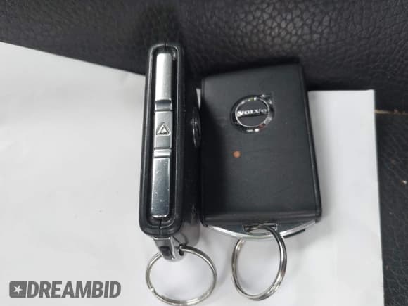 ✅ 2016 Volvo XC90 T6 Momentum • VIN: YV4A22PK9G1041651 • Лот: 43219680. Опубликован ранее на IAAI с пробегом 105 665 миль. Бесплатный доступ к архиву аукционных продаж из США и подробный отчёт об истории автомобиля на DreamBid. Изображение 11.