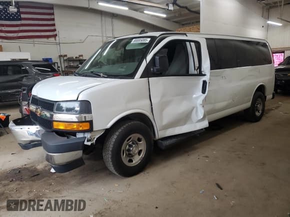 ✅ 2019 Chevrolet Express Passenger LT • VIN: 1GAZGPFG2K1264794 • Lot: 80085085. Wystawiony na Copart z przebiegiem 76 561 mil. Bezpłatny archiwum sprzedaży aukcyjnych z USA i szczegółowy raport historii pojazdu na DreamBid. Zdjęcie 1.
