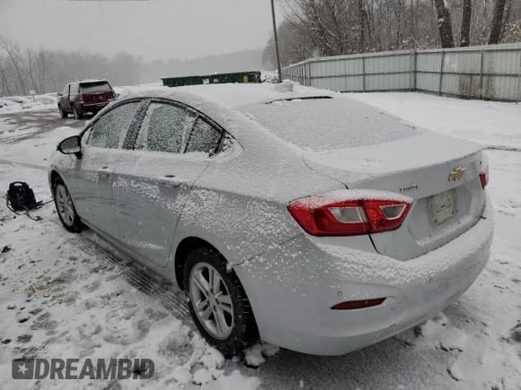 ✅ 2017 Chevrolet Cruze LT • VIN: 1G1BE5SM9H7113576 • Lot: 38379763. Listed on Copart with 35,357 mi. Free auction sales archive from the USA and detailed vehicle history report at DreamBid. Image 2.
