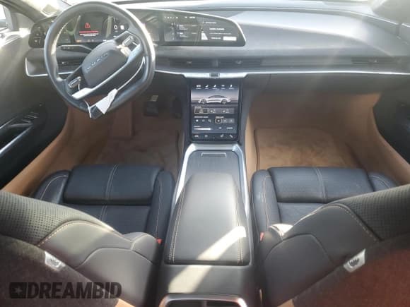 ✅ 2023 Lucid Air Grand Touring • VIN: 50EA1GBA1PA001190 • Lot: 86923954. Wystawiony na Copart z przebiegiem 9 658 mil. Bezpłatny archiwum sprzedaży aukcyjnych z USA i szczegółowy raport historii pojazdu na DreamBid. Zdjęcie 8.