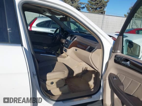 ✅ 2015 Mercedes-Benz GL 450 • VIN: 4JGDF6EE1FA604968 • Лот: 43683782. Опубликован ранее на IAAI с пробегом 126 687 миль. Бесплатный доступ к архиву аукционных продаж из США и подробный отчёт об истории автомобиля на DreamBid. Изображение 5.