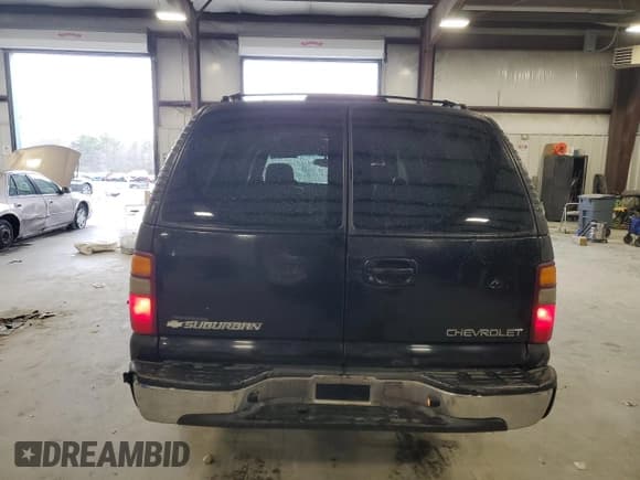 ✅ 2003 Chevrolet Suburban Z71 • VIN: 3GNFK16T23G306247 • Лот: 87797925. Опубликован ранее на Copart с пробегом Не указан. Бесплатный доступ к архиву аукционных продаж из США и подробный отчёт об истории автомобиля на DreamBid. Изображение 6.