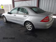 ✅ 2001 Mercedes-Benz C 230/260/280/320 • VIN: WDBRF64J01F111558 • Lot: 43267179. Wystawiony na IAAI z przebiegiem 213 650 mil. Bezpłatny archiwum sprzedaży aukcyjnych z USA i szczegółowy raport historii pojazdu na DreamBid. Zdjęcie 3.