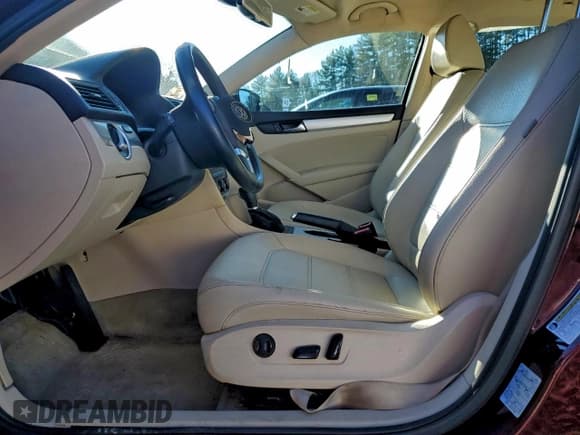 ✅ 2013 Volkswagen Passat SE • VIN: 1VWBP7A36DC092786 • Lot: 92998455. Listed on Copart with Not provided. Free auction sales archive from the USA and detailed vehicle history report at DreamBid. Image 7.